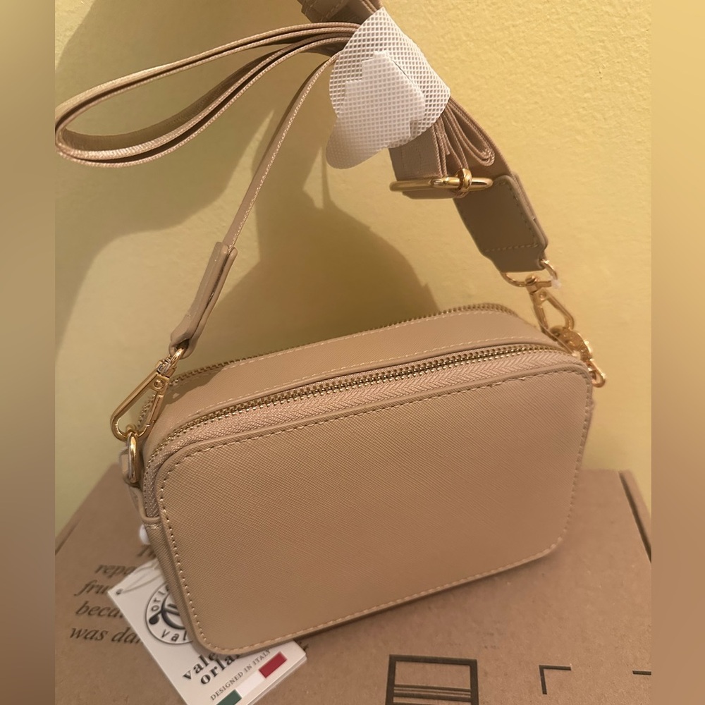 Valentino purse NWT COLOR beige beautiful $159MSRP - Picture 4 of 4